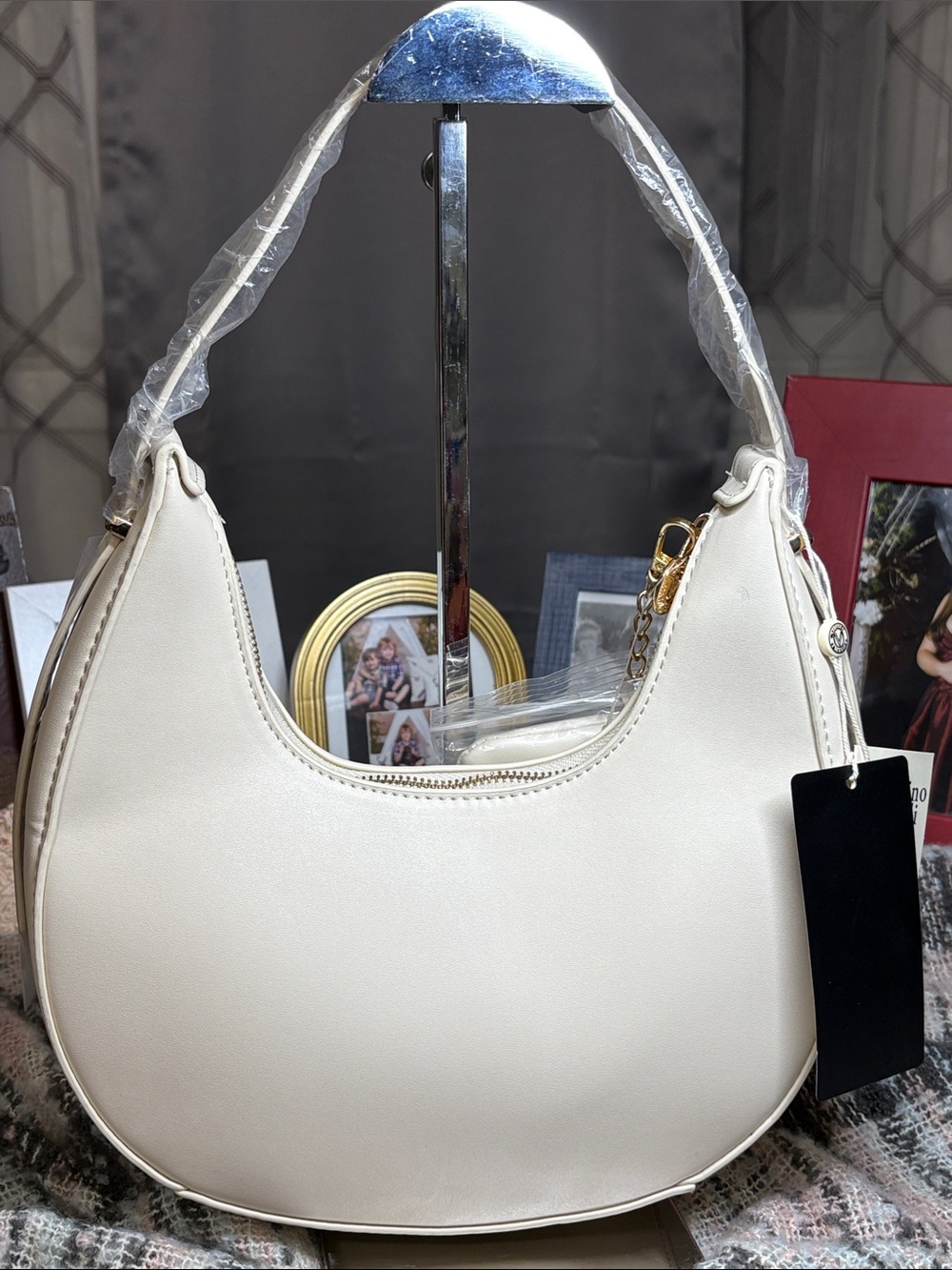 Valentino Orlandi White Hobo Bag with Coin Pouch - Picture 5 of 11